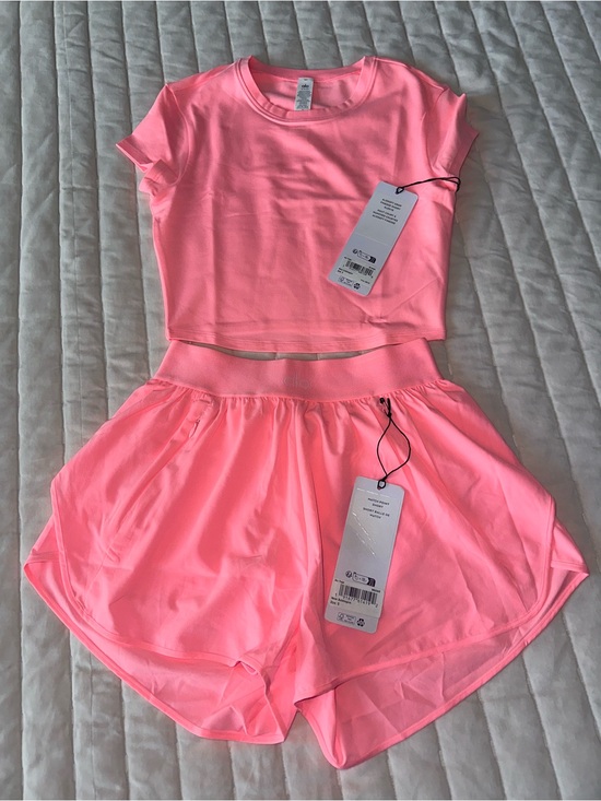 ALO Yoga Pants - 🆕 Neon Bubblegum Two-Piece Active Set - Alosoft Crop Top & Match Point Shorts 🆕